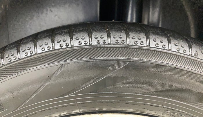 2016 Volkswagen Ameo HIGHLINE1.2L, Petrol, Manual, 78,203 km, Left Rear Tyre Tread