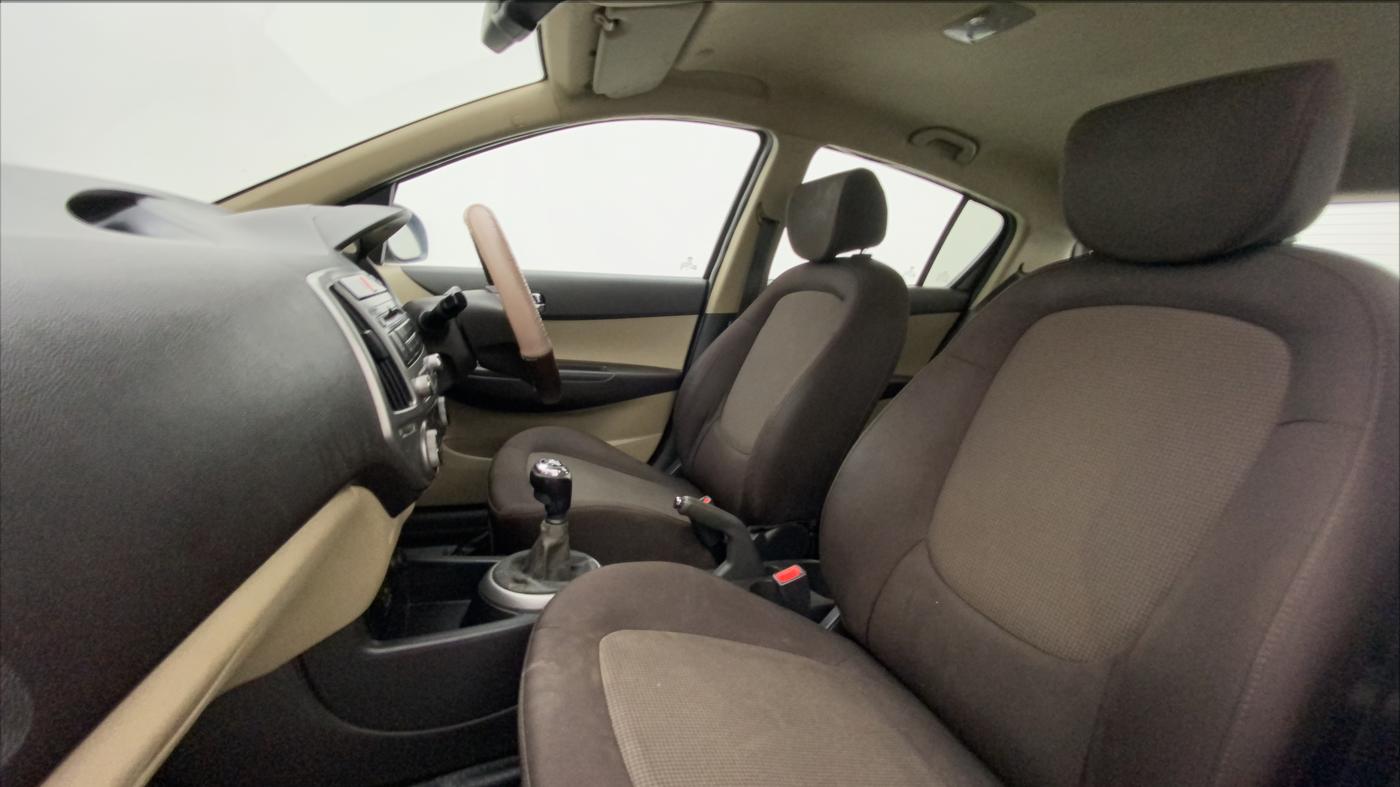 2013 Hyundai i20 SPORTZ 1.4 CRDI, Diesel, Manual, 45,273 km, Right Side Front Door Cabin