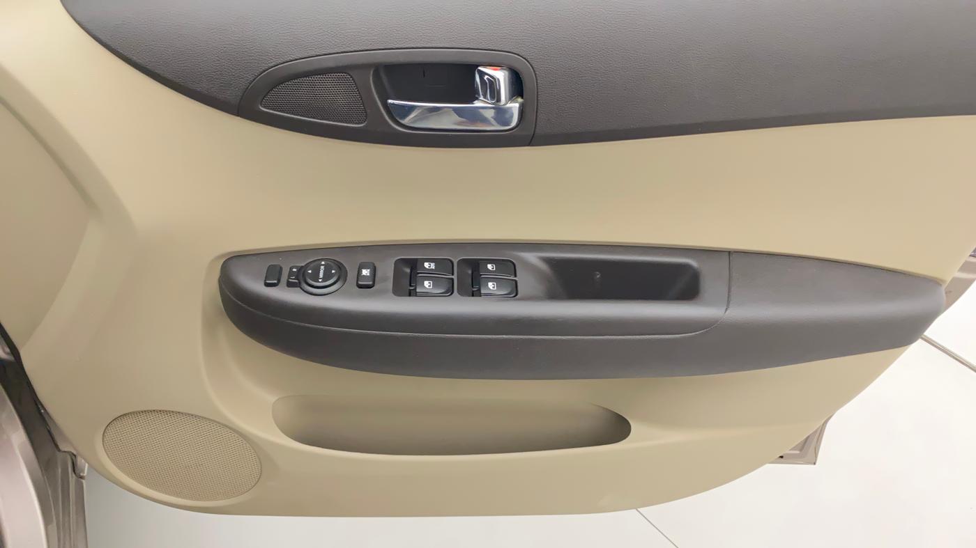 2013 Hyundai i20 SPORTZ 1.4 CRDI, Diesel, Manual, 45,273 km, Driver Side Door Panels Control