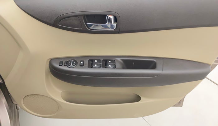 2013 Hyundai i20 SPORTZ 1.4 CRDI, Diesel, Manual, 45,273 km, Driver Side Door Panels Control