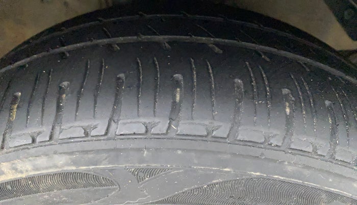 2013 Hyundai i20 SPORTZ 1.4 CRDI, Diesel, Manual, 45,273 km, Right Front Tyre Tread