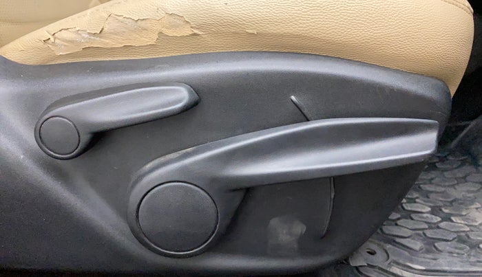2019 Jeep Compass LONGITUDE (O) 1.4 PETROL AT, Petrol, Automatic, 71,324 km, Driver Side Adjustment Panel