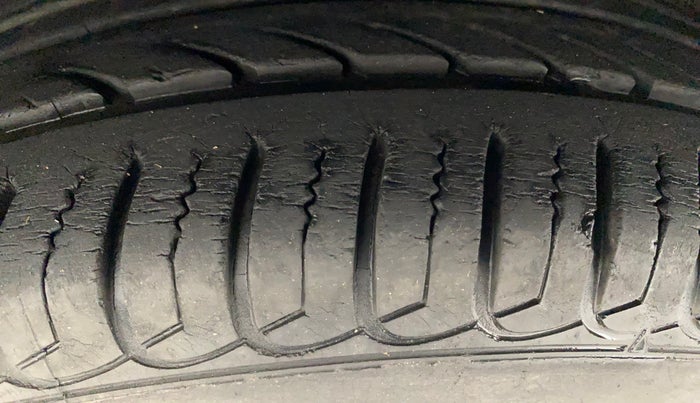 2014 Ford Ecosport TITANIUM 1.5L PETROL AT, Petrol, Automatic, 21,708 km, Left Front Tyre Tread