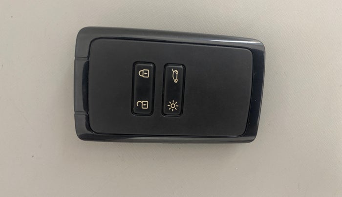 2022 Renault Kiger RXT (O) AMT DUAL TONE, Petrol, Automatic, 8,770 km, Key Close Up