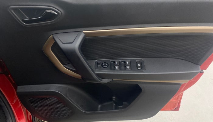 2022 Renault Kiger RXT (O) AMT DUAL TONE, Petrol, Automatic, 8,770 km, Driver Side Door Panels Control