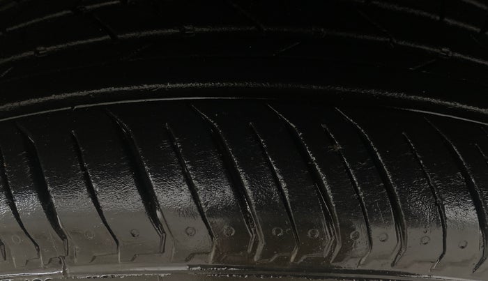 2022 Renault Kiger RXT (O) AMT DUAL TONE, Petrol, Automatic, 8,770 km, Left Front Tyre Tread