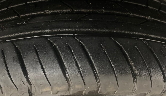 2022 Renault Kiger RXT (O) AMT DUAL TONE, Petrol, Automatic, 8,770 km, Right Front Tyre Tread