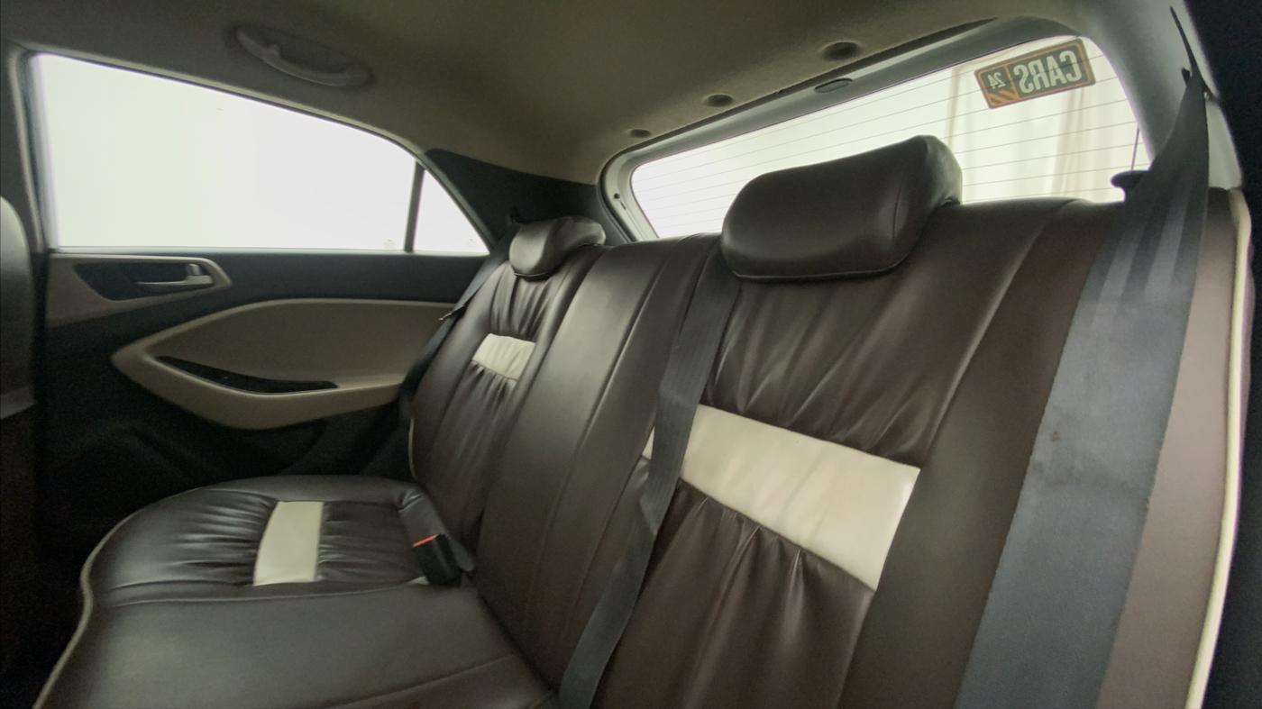 2016 Hyundai Elite i20 ASTA 1.2 (O), Petrol, Manual, 46,177 km, Right Side Rear Door Cabin