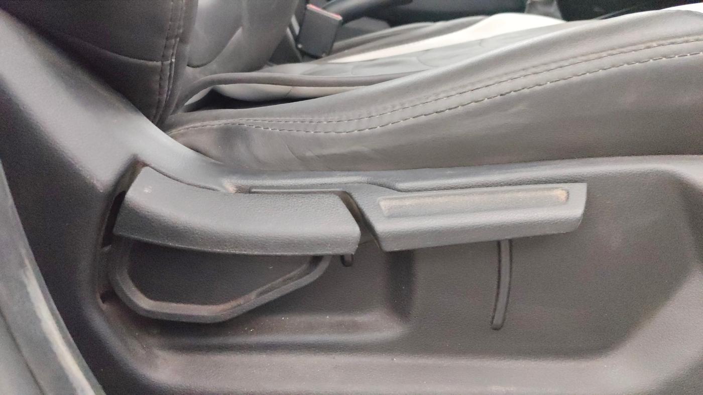 2019 Hyundai VENUE SX 1.4 CRDI, Diesel, Manual, 53,723 km, Driver Side Adjustment Panel