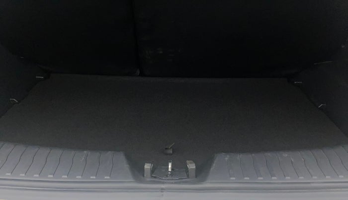 2022 Mahindra XUV300 W8 1.2 PETROL, Petrol, Manual, 4,932 km, Boot Inside