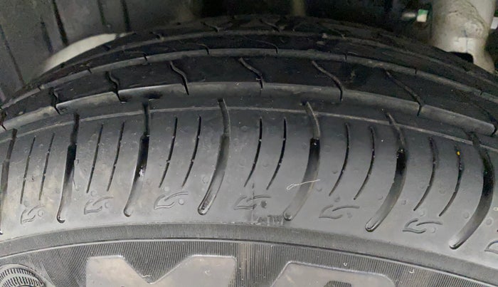 2022 Mahindra XUV300 W8 1.2 PETROL, Petrol, Manual, 4,932 km, Right Rear Tyre Tread