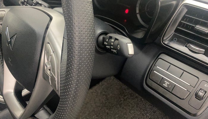 2022 Mahindra XUV300 W8 1.2 PETROL, Petrol, Manual, 4,932 km, Combination switch - Fog Light Switch is not working
