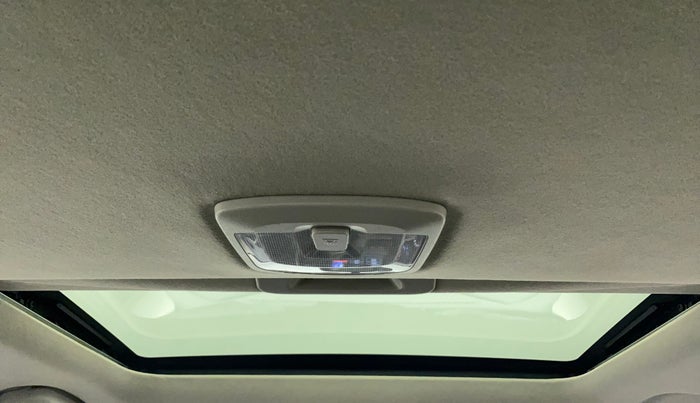2022 Mahindra XUV300 W8 1.2 PETROL, Petrol, Manual, 4,932 km, Moonroof/ Sunroof