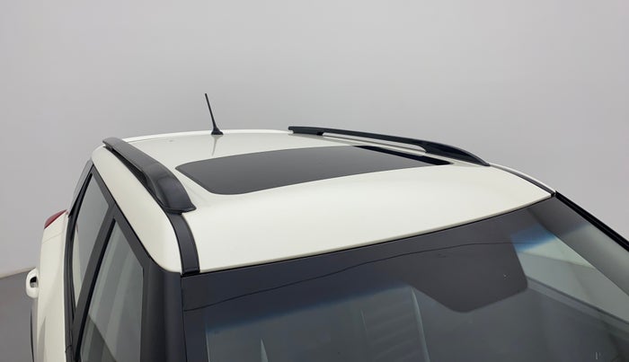2022 Mahindra XUV300 W8 1.2 PETROL, Petrol, Manual, 4,932 km, Roof