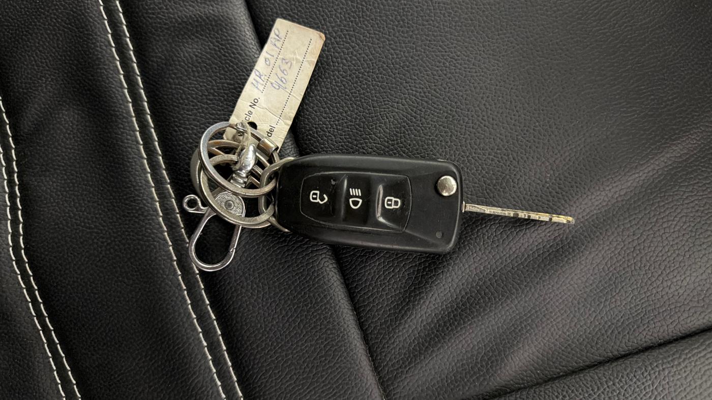 2016 Tata Tiago XZ PLUS PETROL, Petrol, Manual, 68,969 km, Key Close Up