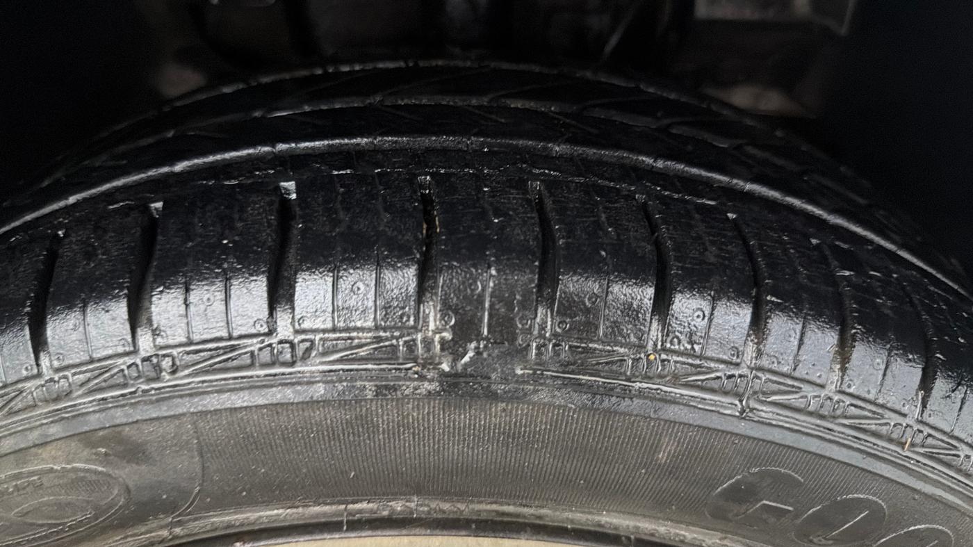 2016 Tata Tiago XZ PLUS PETROL, Petrol, Manual, 68,969 km, Right Front Tyre Tread