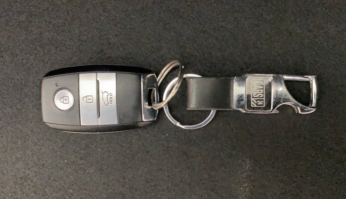 2022 KIA CARENS LUXURY 1.4 PETROL 7 STR, Petrol, Manual, 12,882 km, Key Close Up
