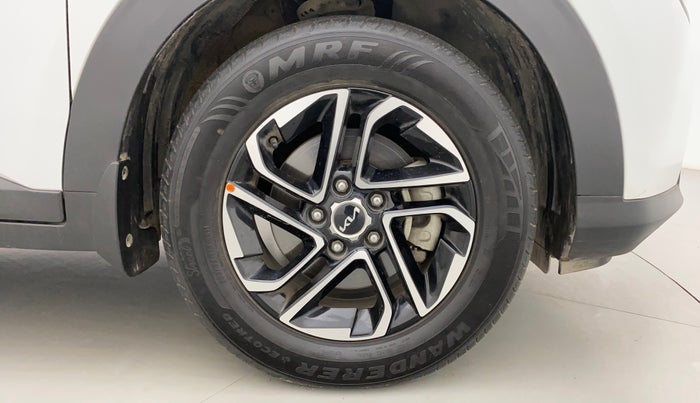 2022 KIA CARENS LUXURY 1.4 PETROL 7 STR, Petrol, Manual, 12,882 km, Right Front Wheel