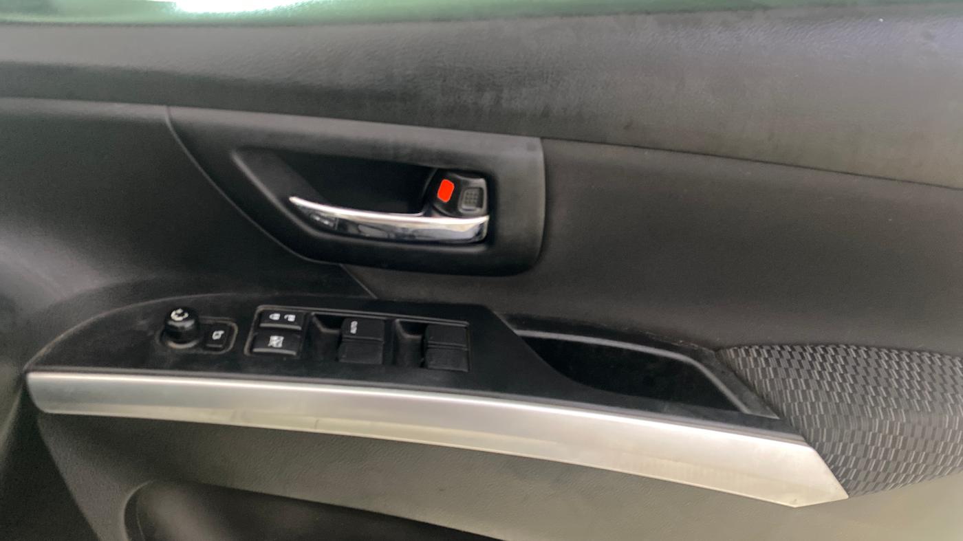 2020 Maruti S Cross ZETA 1.5, Petrol, Manual, 97,095 km, Driver Side Door Panels Control