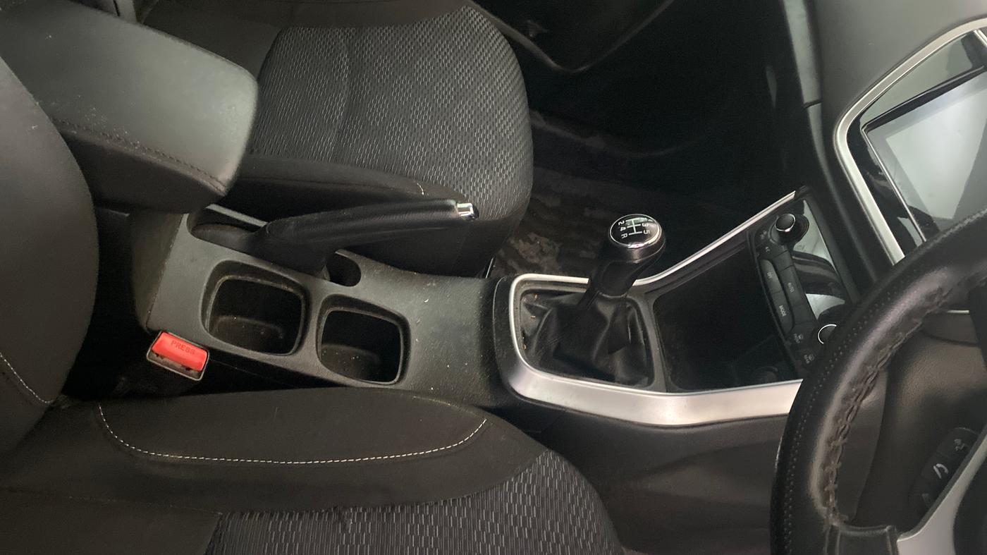2020 Maruti S Cross ZETA 1.5, Petrol, Manual, 97,095 km, Gear Lever