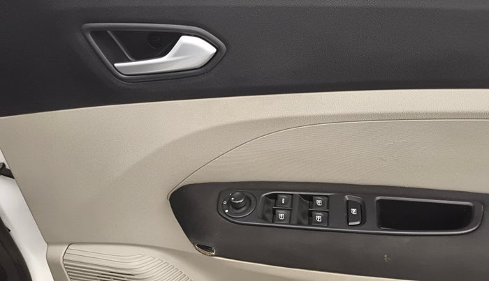 2021 Renault TRIBER RXZ, Petrol, Manual, 69,919 km, Driver Side Door Panels Control