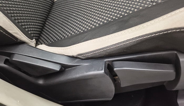 2021 Renault TRIBER RXZ, Petrol, Manual, 69,919 km, Driver Side Adjustment Panel