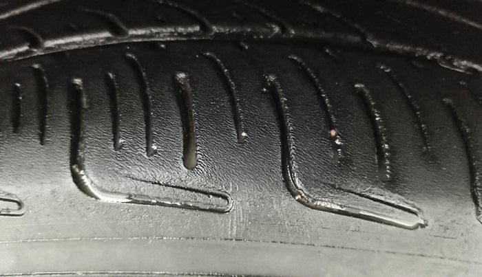 2021 Renault TRIBER RXZ, Petrol, Manual, 69,919 km, Right Front Tyre Tread