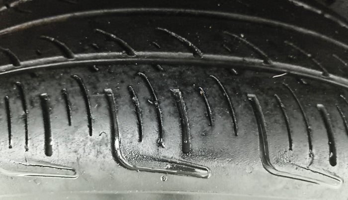 2021 Renault TRIBER RXZ, Petrol, Manual, 69,919 km, Left Rear Tyre Tread