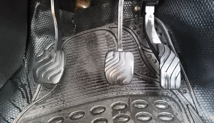 2021 Renault TRIBER RXZ, Petrol, Manual, 69,919 km, Pedals