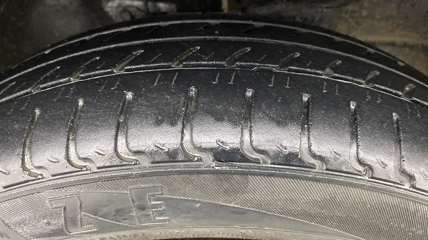 2018 Maruti Wagon R 1.0 VXI AMT, Petrol, Automatic, 14,359 km, Right Front Tyre Tread