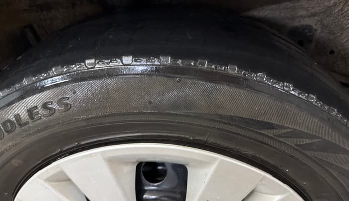 2015 Maruti Celerio VXI CNG, CNG, Manual, 1,21,660 km, Right Rear Tyre Tread