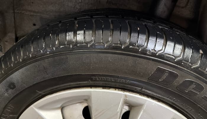 2015 Maruti Celerio VXI CNG, CNG, Manual, 1,21,660 km, Left Rear Tyre Tread