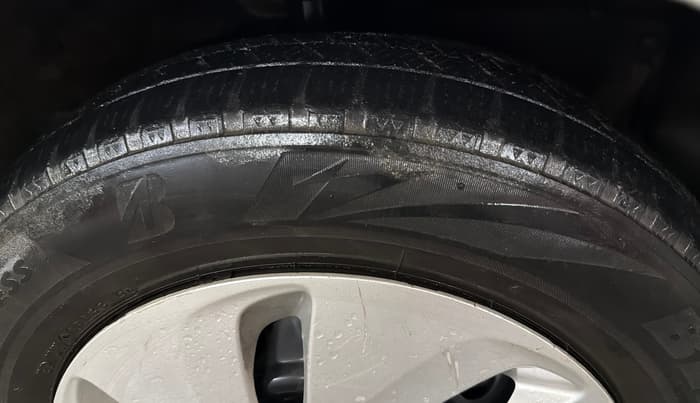 2015 Maruti Celerio VXI CNG, CNG, Manual, 1,21,660 km, Right Front Tyre Tread