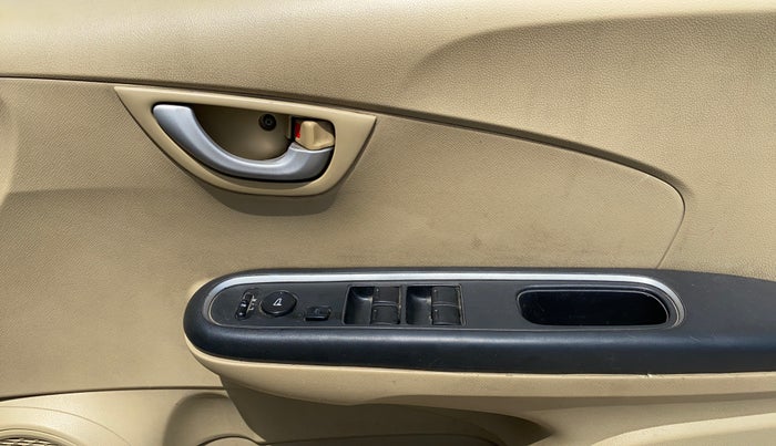 2017 Honda Amaze 1.5L I-DTEC VX, Diesel, Manual, 1,17,587 km, Driver Side Door Panels Control