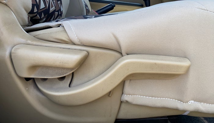 2017 Honda Amaze 1.5L I-DTEC VX, Diesel, Manual, 1,17,587 km, Driver Side Adjustment Panel