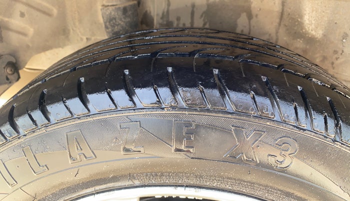 2017 Honda Amaze 1.5L I-DTEC VX, Diesel, Manual, 1,17,587 km, Right Rear Tyre Tread