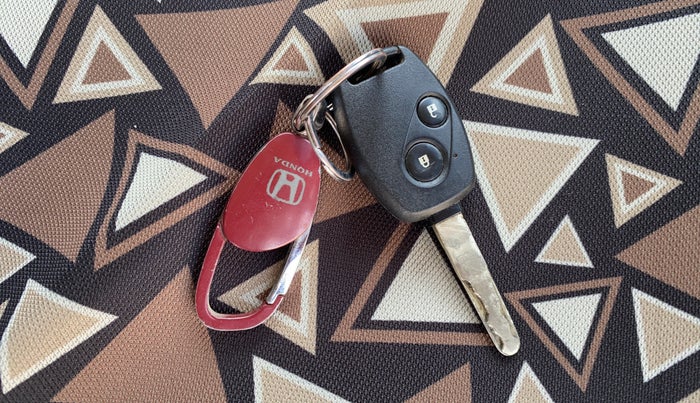 2017 Honda Amaze 1.5L I-DTEC VX, Diesel, Manual, 1,17,587 km, Key Close Up