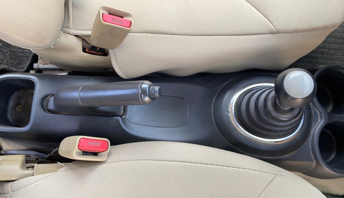 2017 Honda Amaze 1.5L I-DTEC VX, Diesel, Manual, 1,17,587 km, Gear Lever
