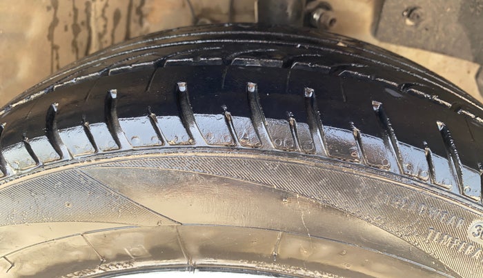 2017 Honda Amaze 1.5L I-DTEC VX, Diesel, Manual, 1,17,587 km, Right Front Tyre Tread