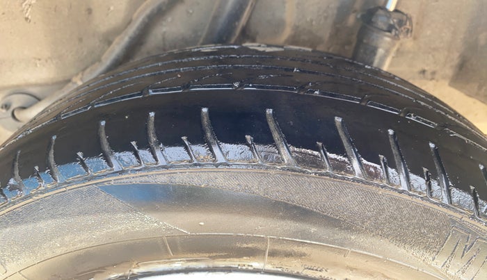 2017 Honda Amaze 1.5L I-DTEC VX, Diesel, Manual, 1,17,587 km, Left Rear Tyre Tread