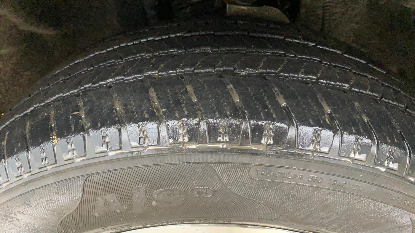 2022 Mahindra SCORPIO-N Z8 L PETROL AT 7 STR, Petrol, Automatic, 37,579 km, Left Front Tyre Tread