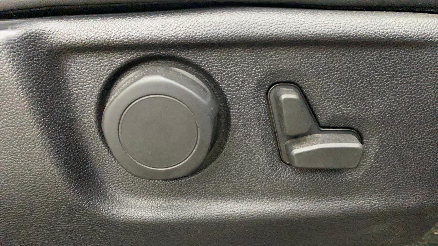 2022 Mahindra SCORPIO-N Z8 L PETROL AT 7 STR, Petrol, Automatic, 37,579 km, Driver Side Adjustment Panel