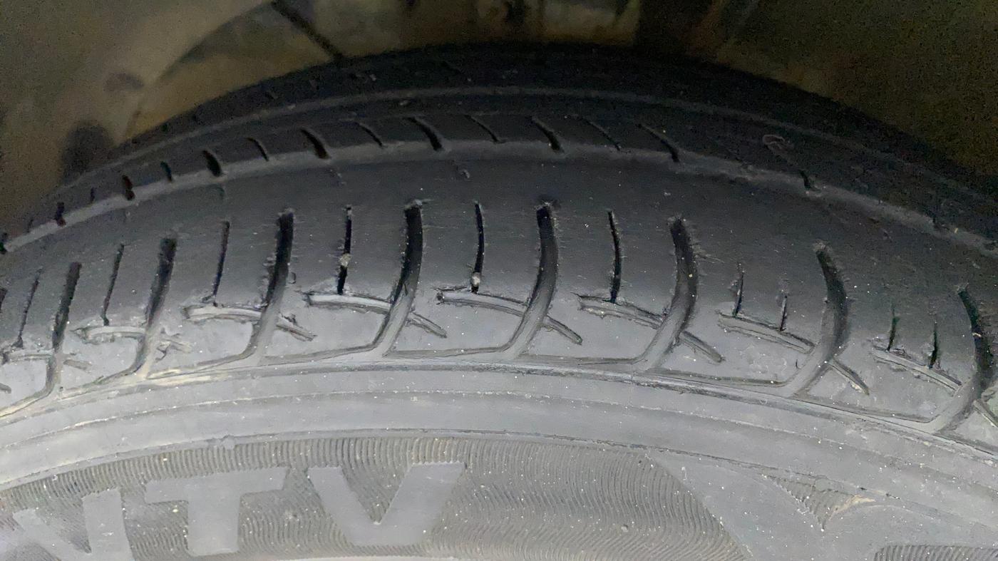 2017 Maruti Baleno DELTA CVT PETROL 1.2, Petrol, Automatic, 34,954 km, Left Front Tyre Tread
