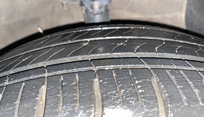 2021 Hyundai AURA SX 1.2, Petrol, Manual, 13,885 km, Right Front Tyre Tread