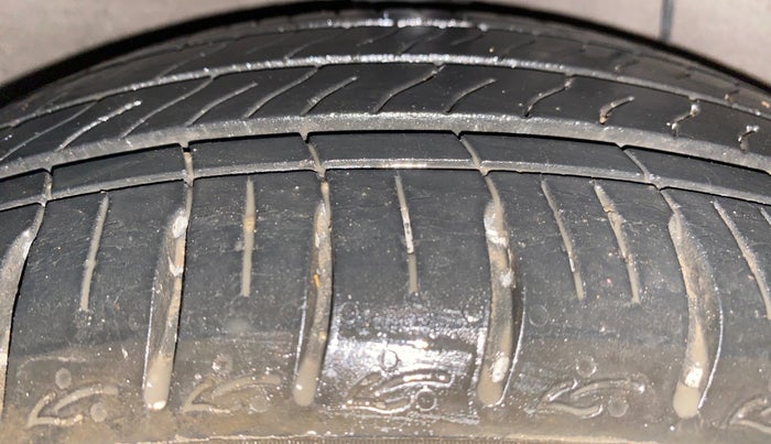 2021 Hyundai AURA SX 1.2, Petrol, Manual, 13,885 km, Right Rear Tyre Tread