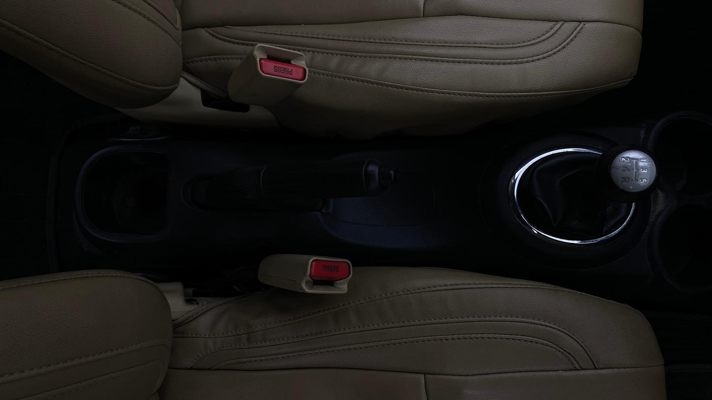 2015 Honda Mobilio 1.5L I-VTEC S, Petrol, Manual, 1,28,930 km, Gear Lever