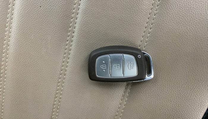 2016 Hyundai Grand i10 ASTA (O) 1.2 KAPPA VTVT, Petrol, Manual, 59,373 km, Key Close Up