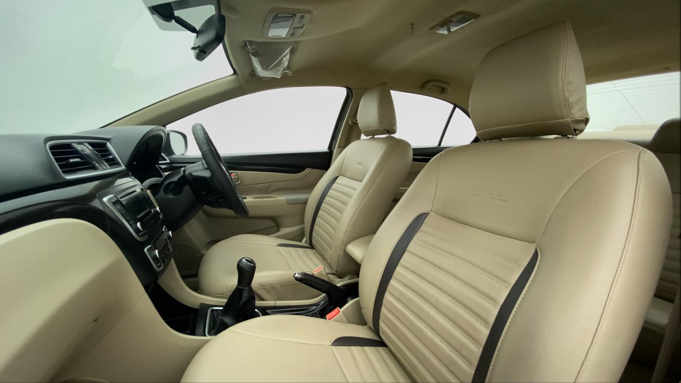 2015 Maruti Ciaz VXI PLUS, Petrol, Manual, 64,094 km, Right Side Front Door Cabin