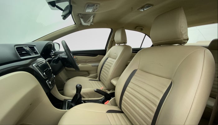 2015 Maruti Ciaz VXI PLUS, Petrol, Manual, 64,094 km, Right Side Front Door Cabin