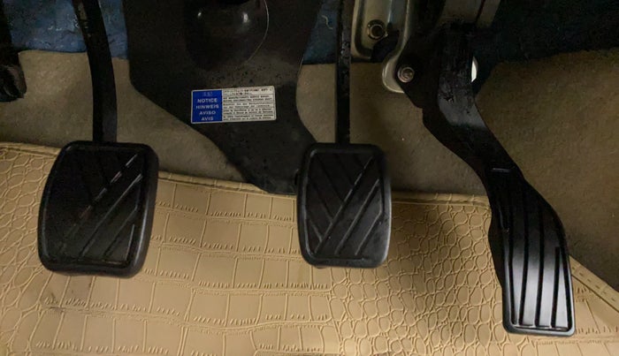 2015 Maruti Ciaz VXI PLUS, Petrol, Manual, 64,094 km, Pedals